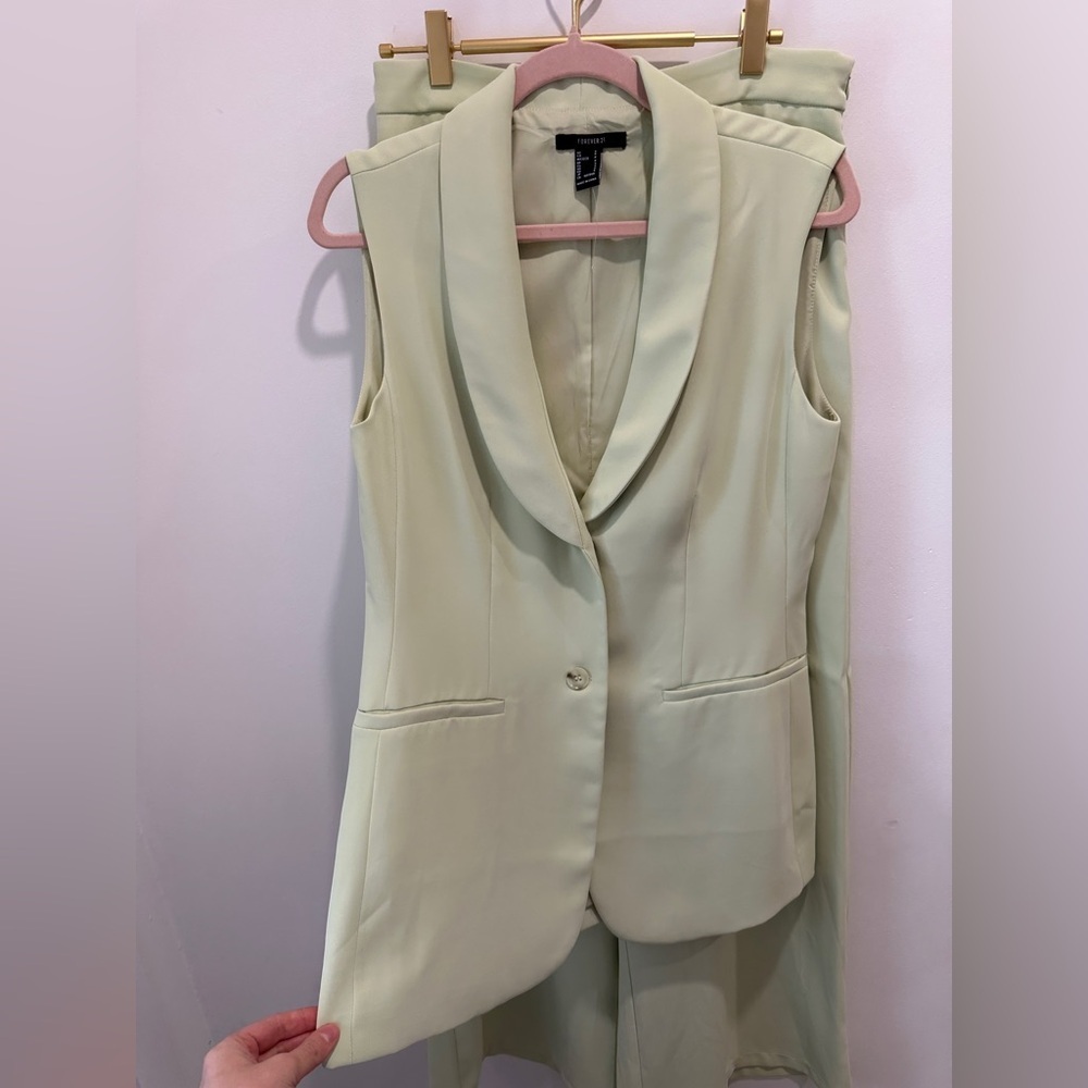 Forever 21 sage green Pants & vest set size small NWT